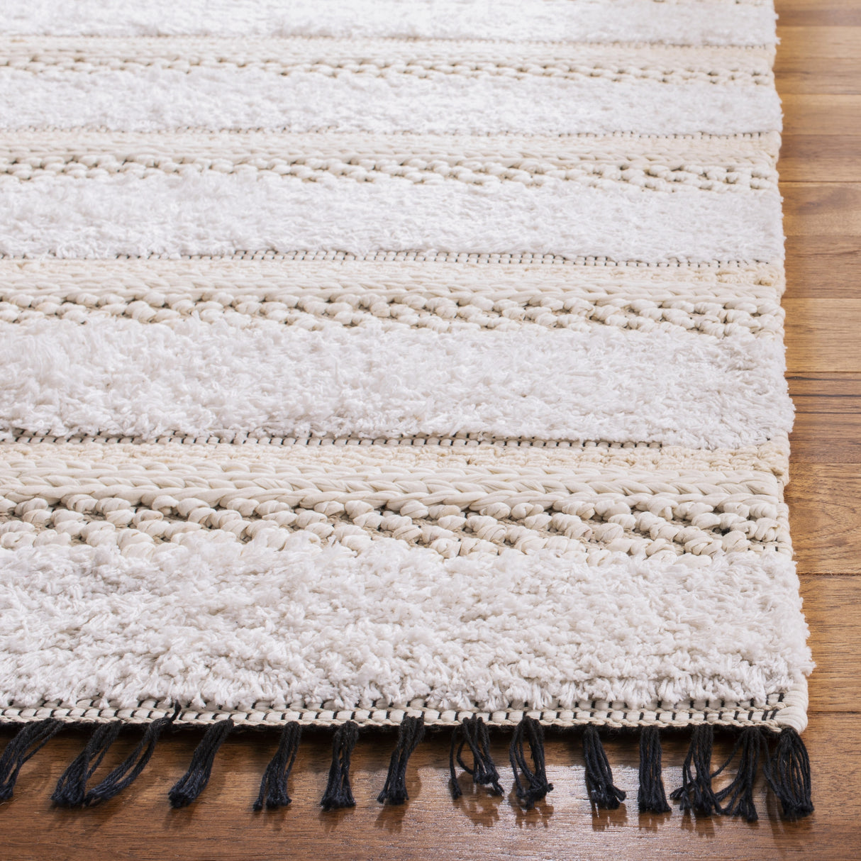 SAFAVIEH Handmade Boston Damilya Coastal Cotton Rug with Fringe