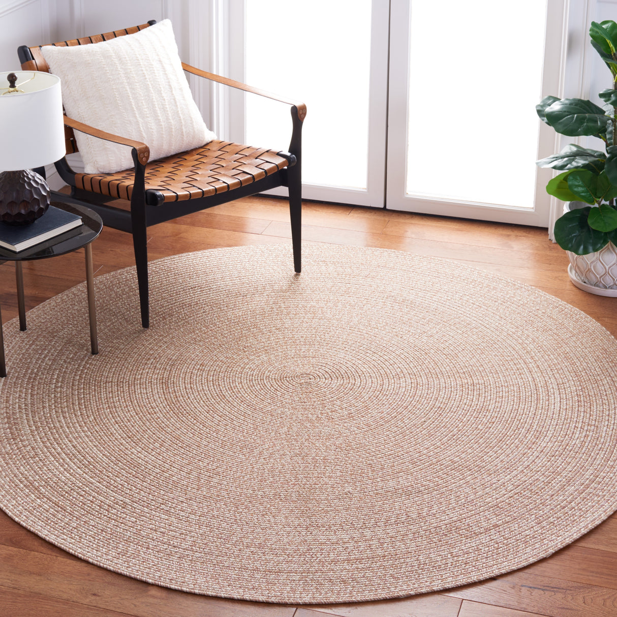 SAFAVIEH Handmade Braided Anthi Casual Rug