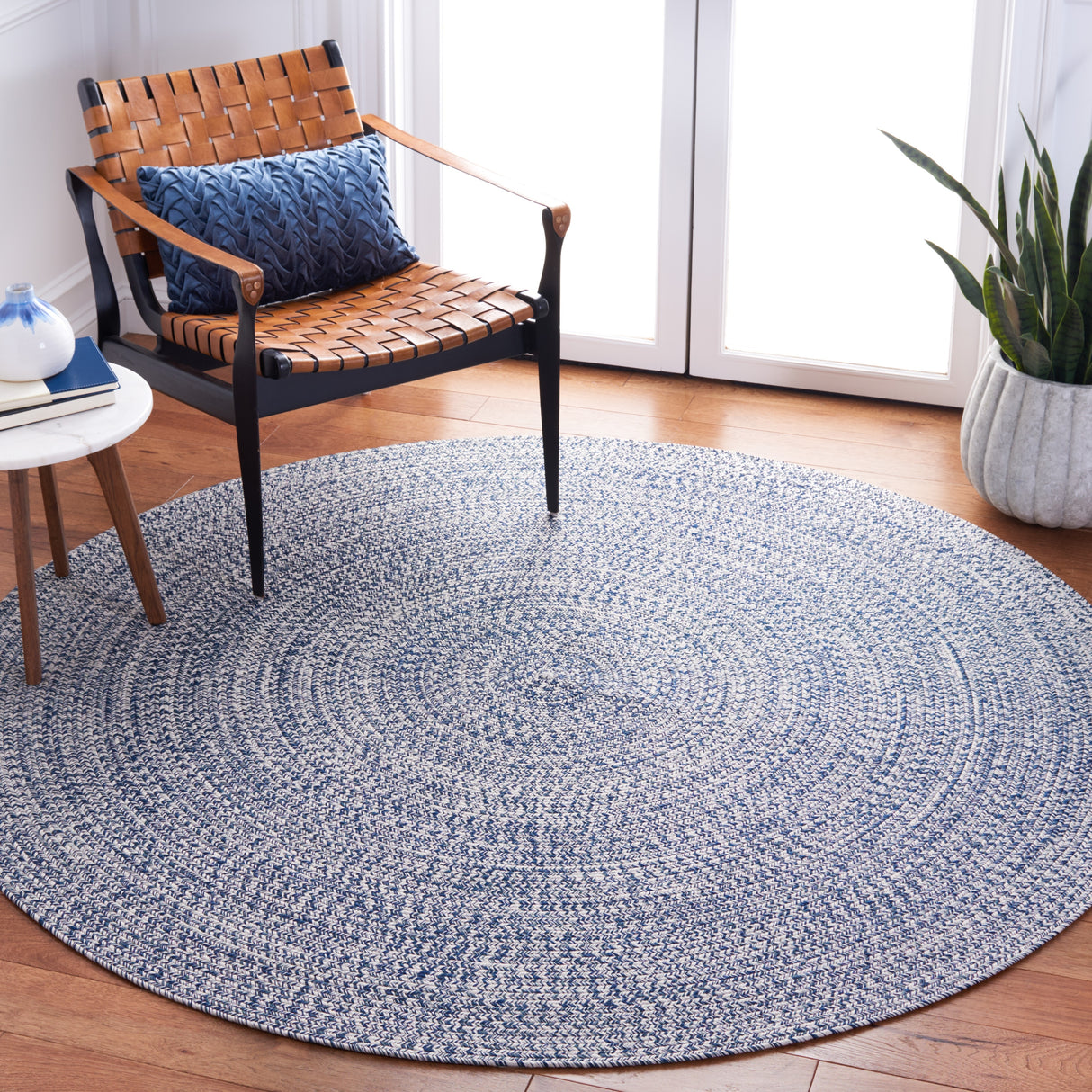 SAFAVIEH Handmade Braided Anthi Casual Rug