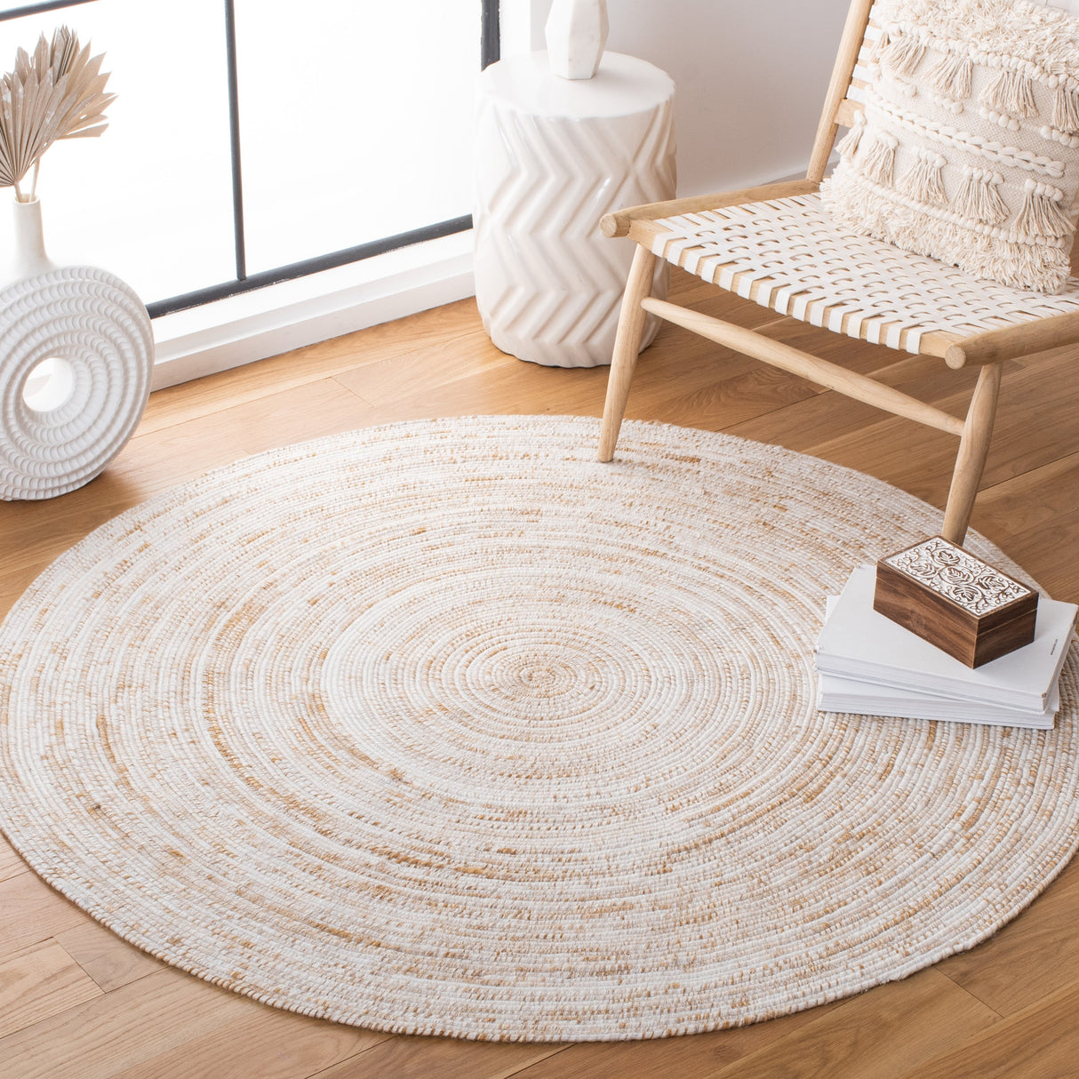 SAFAVIEH Handmade Braided Arnoldina Round Rug