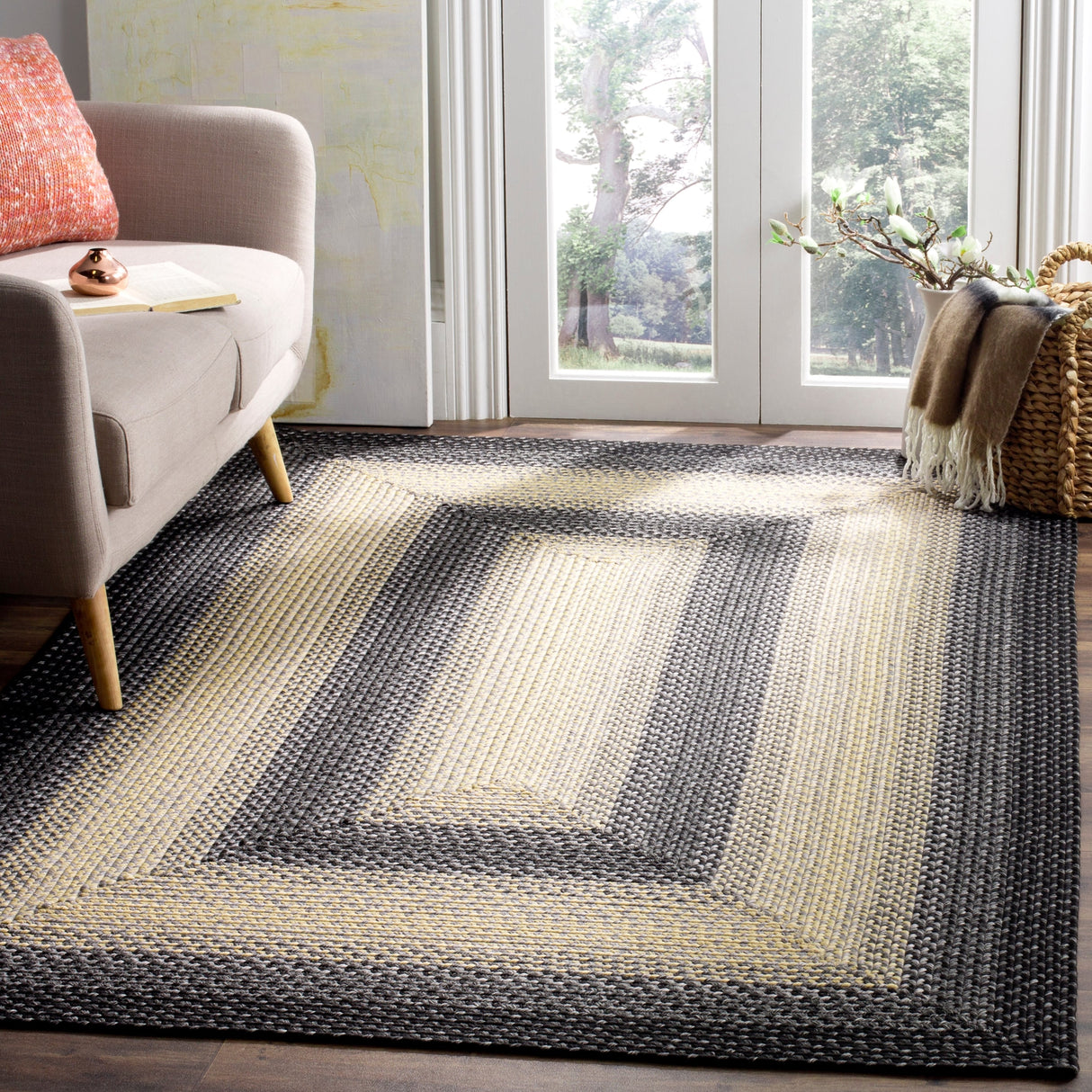 SAFAVIEH Handmade Braided Kita Country Rug