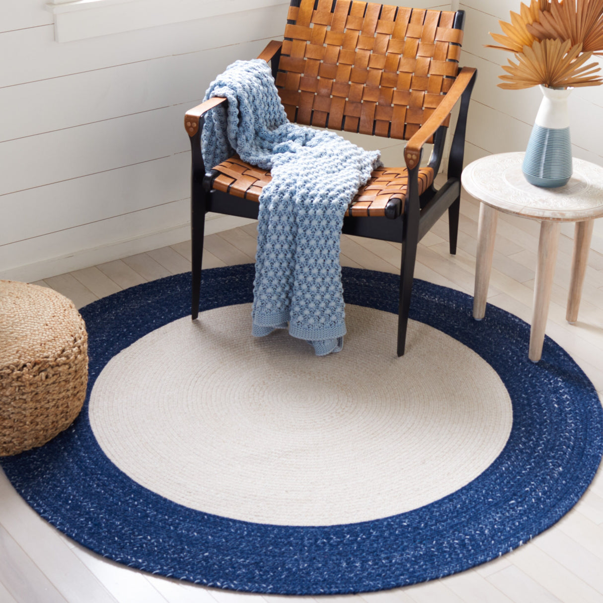 SAFAVIEH Handmade Braided Zelie Round Rug