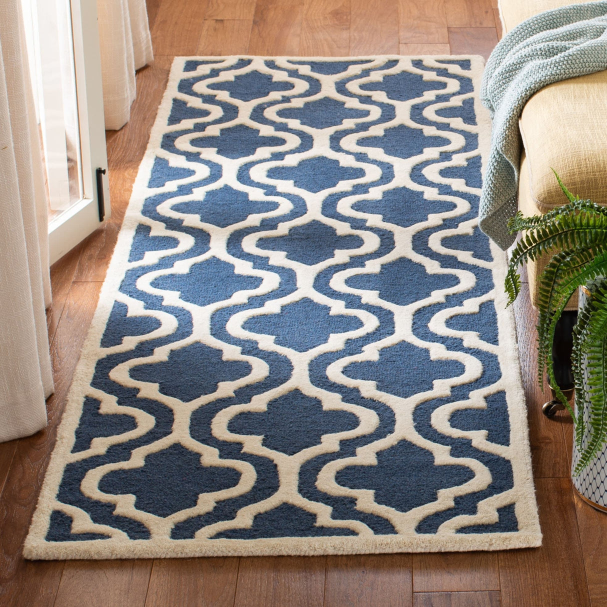 SAFAVIEH Handmade Cambridge Allana Modern Moroccan Wool Rug