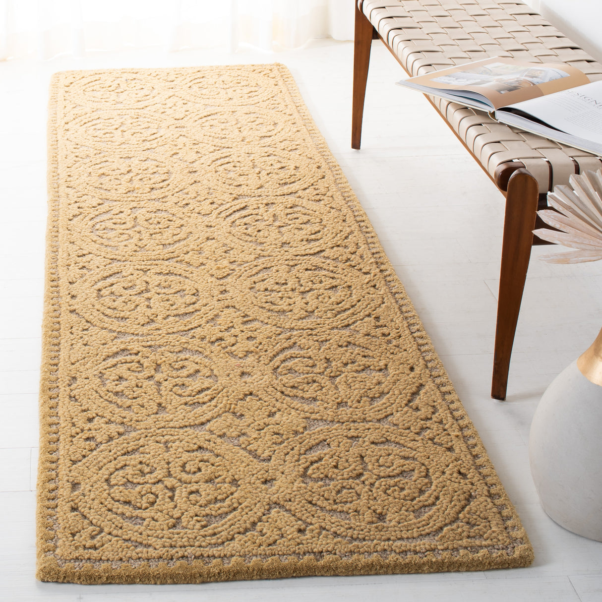 SAFAVIEH Handmade Cambridge Friedhild Moroccan Wool Rug