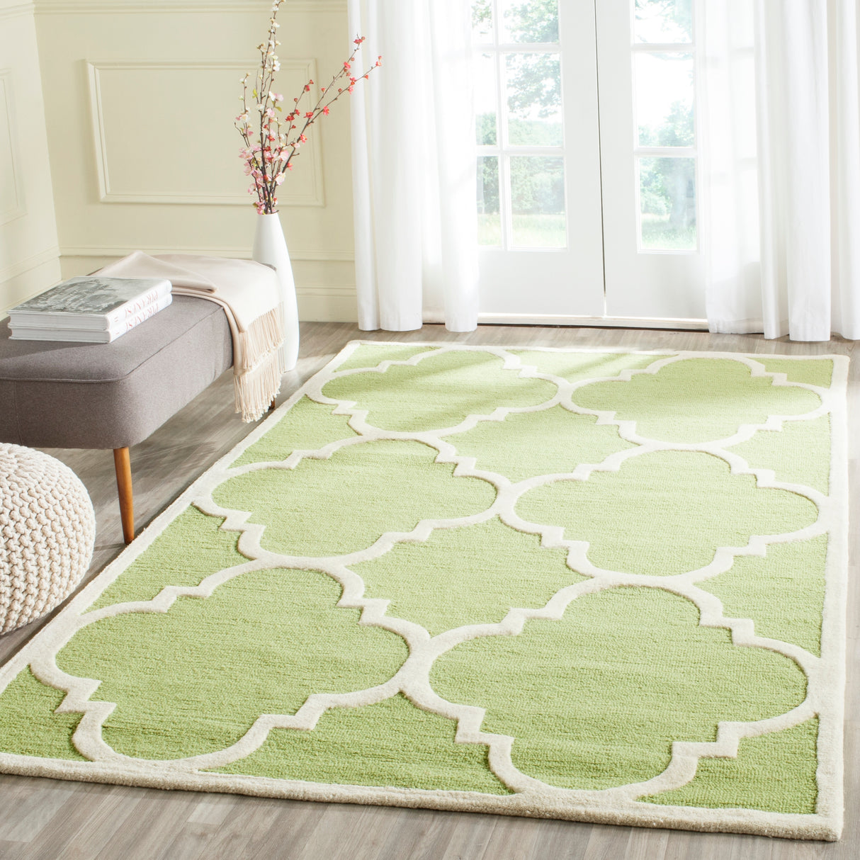 SAFAVIEH Handmade Cambridge Gullveig Modern Moroccan Wool Rug