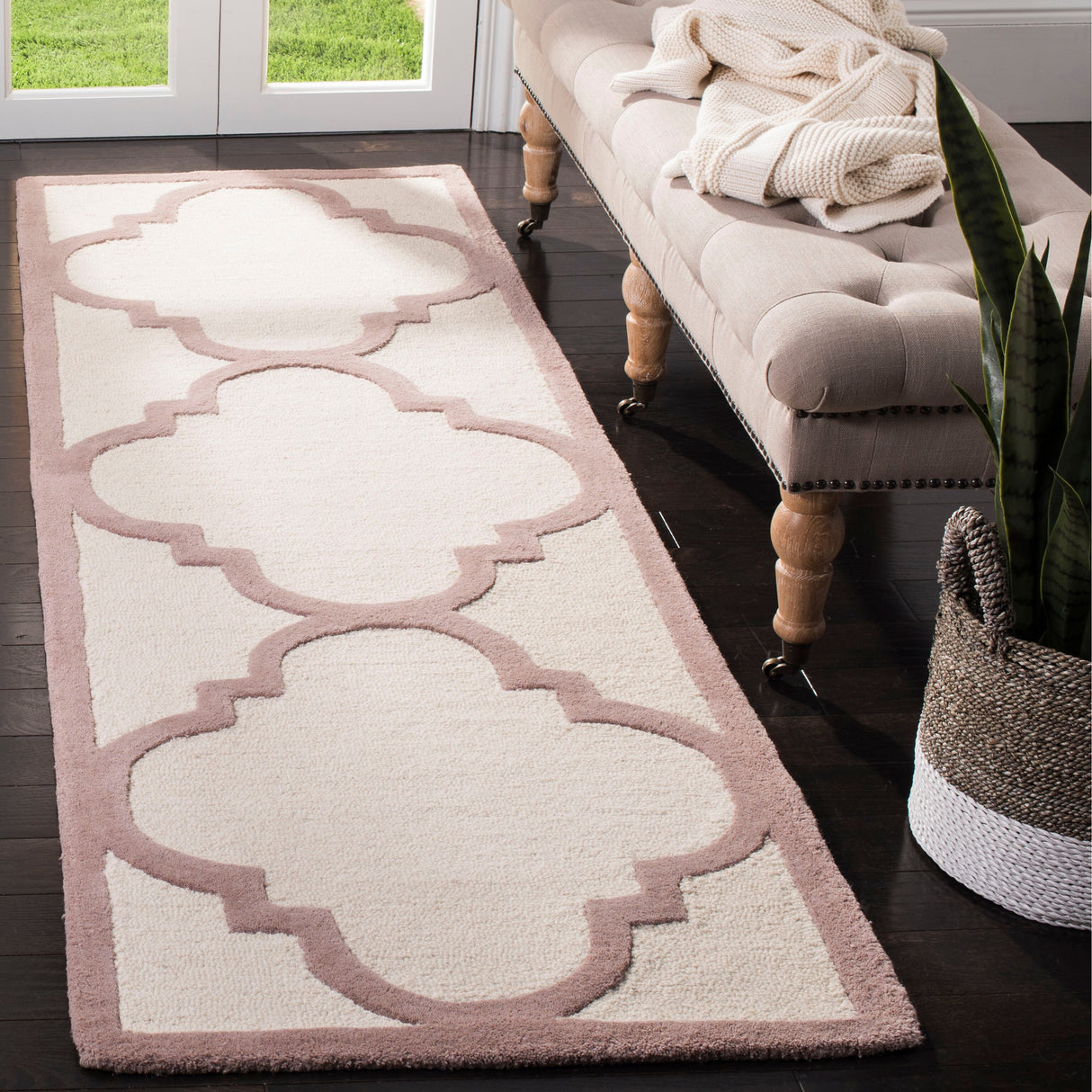 SAFAVIEH Handmade Cambridge Gullveig Modern Moroccan Wool Rug