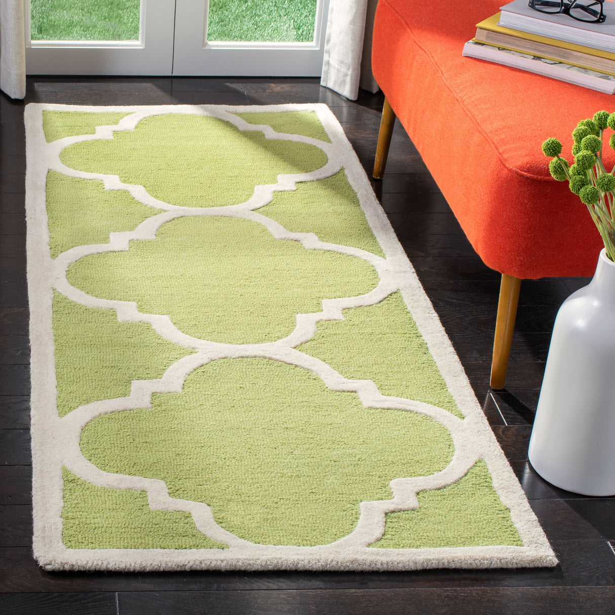 SAFAVIEH Handmade Cambridge Gullveig Modern Moroccan Wool Rug