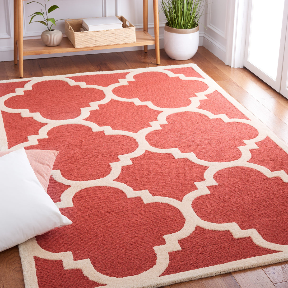 SAFAVIEH Handmade Cambridge Gullveig Modern Moroccan Wool Rug