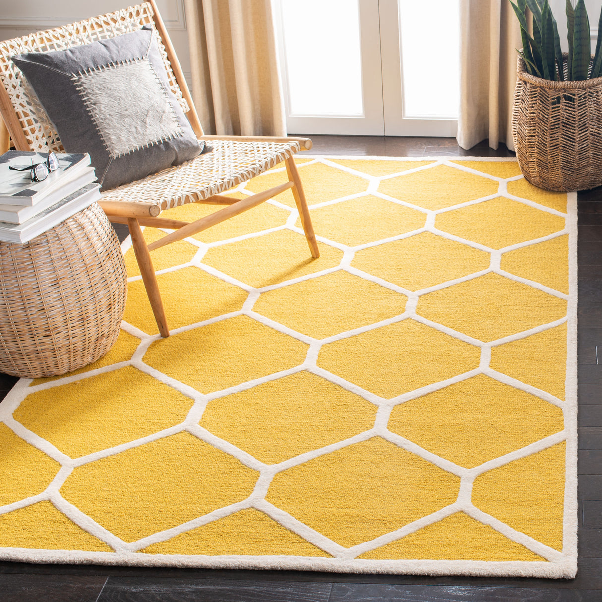 SAFAVIEH Handmade Cambridge Meira Modern Moroccan Wool Rug