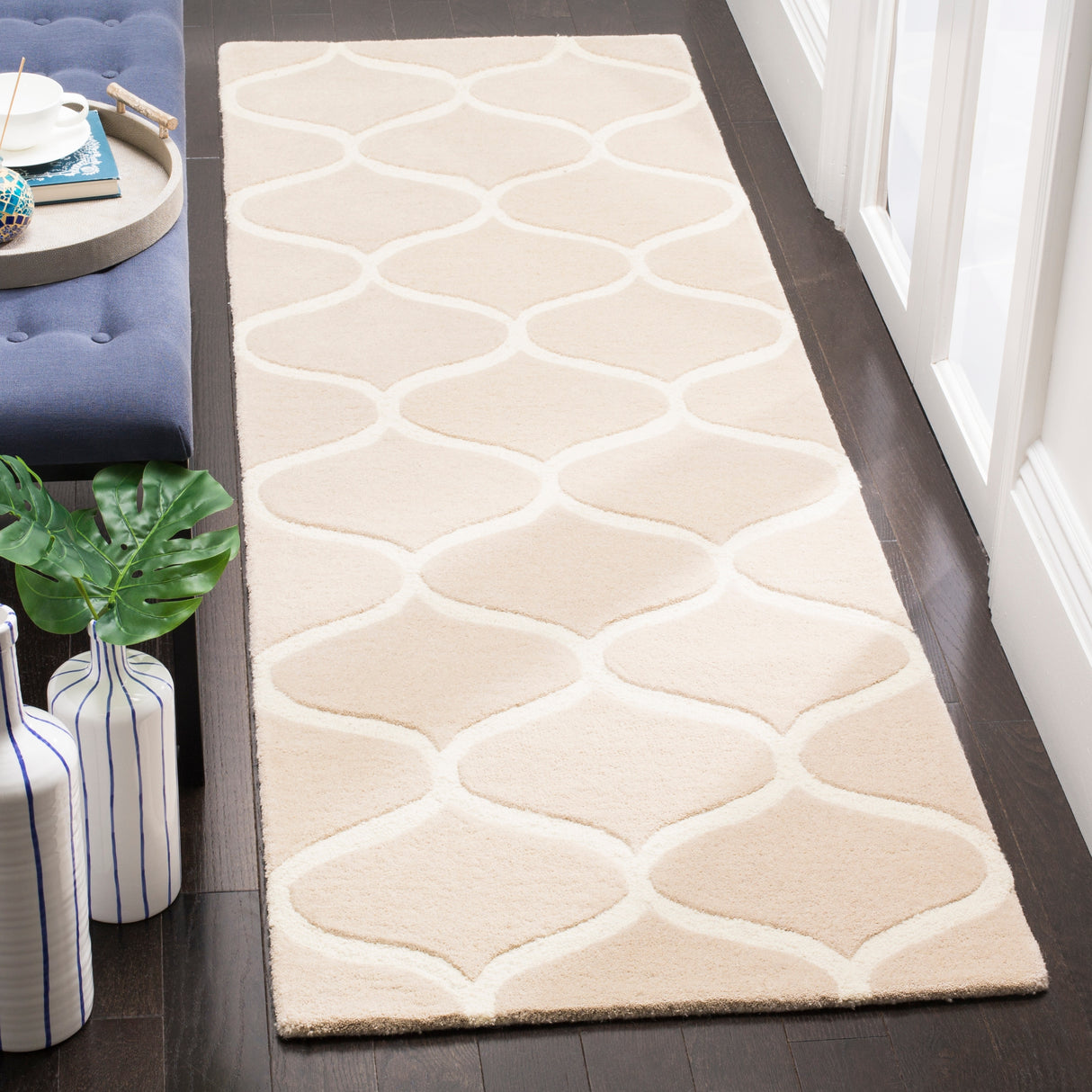 SAFAVIEH Handmade Cambridge Nenka Modern Wool Rug