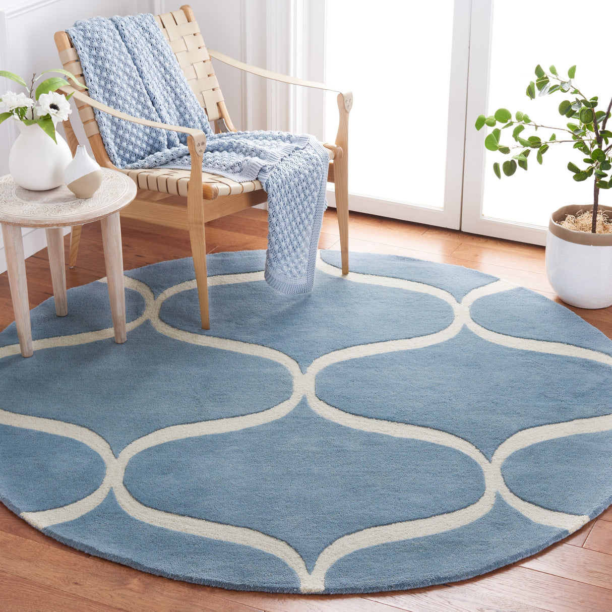 SAFAVIEH Handmade Cambridge Nenka Modern Wool Rug