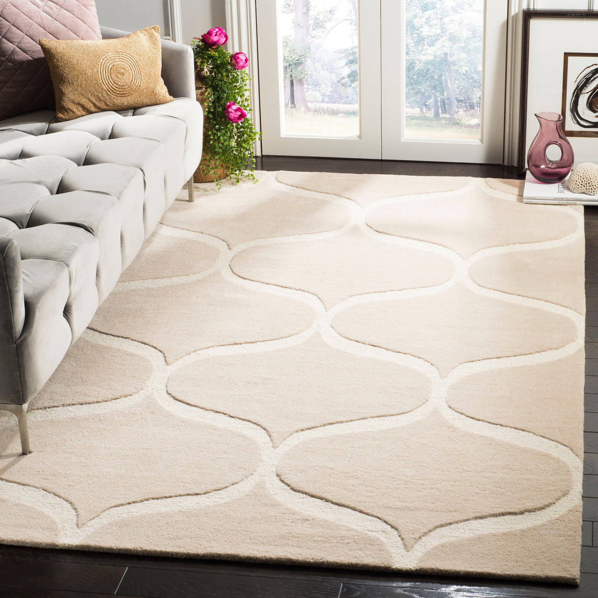 SAFAVIEH Handmade Cambridge Nenka Modern Wool Rug