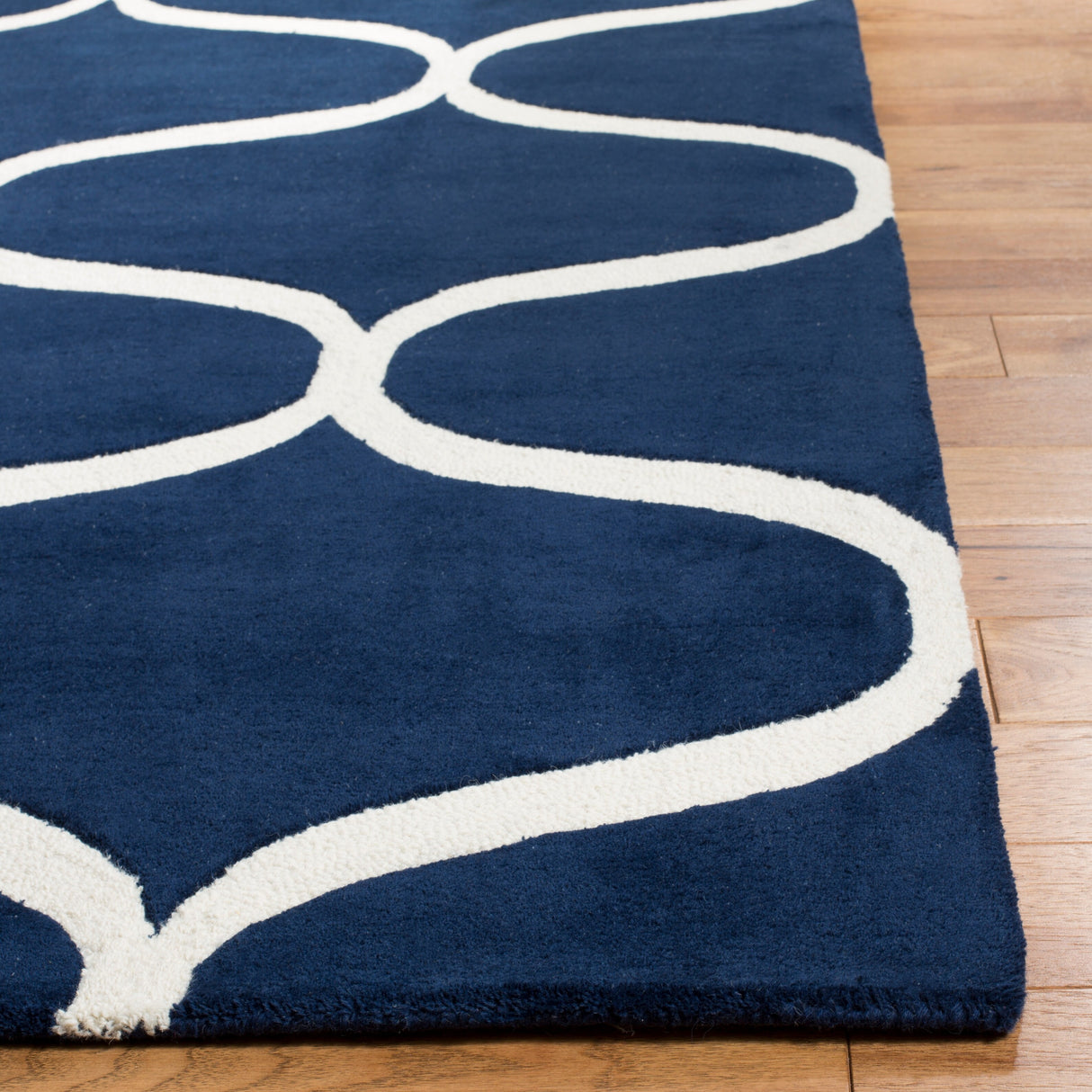 SAFAVIEH Handmade Cambridge Nenka Modern Wool Rug