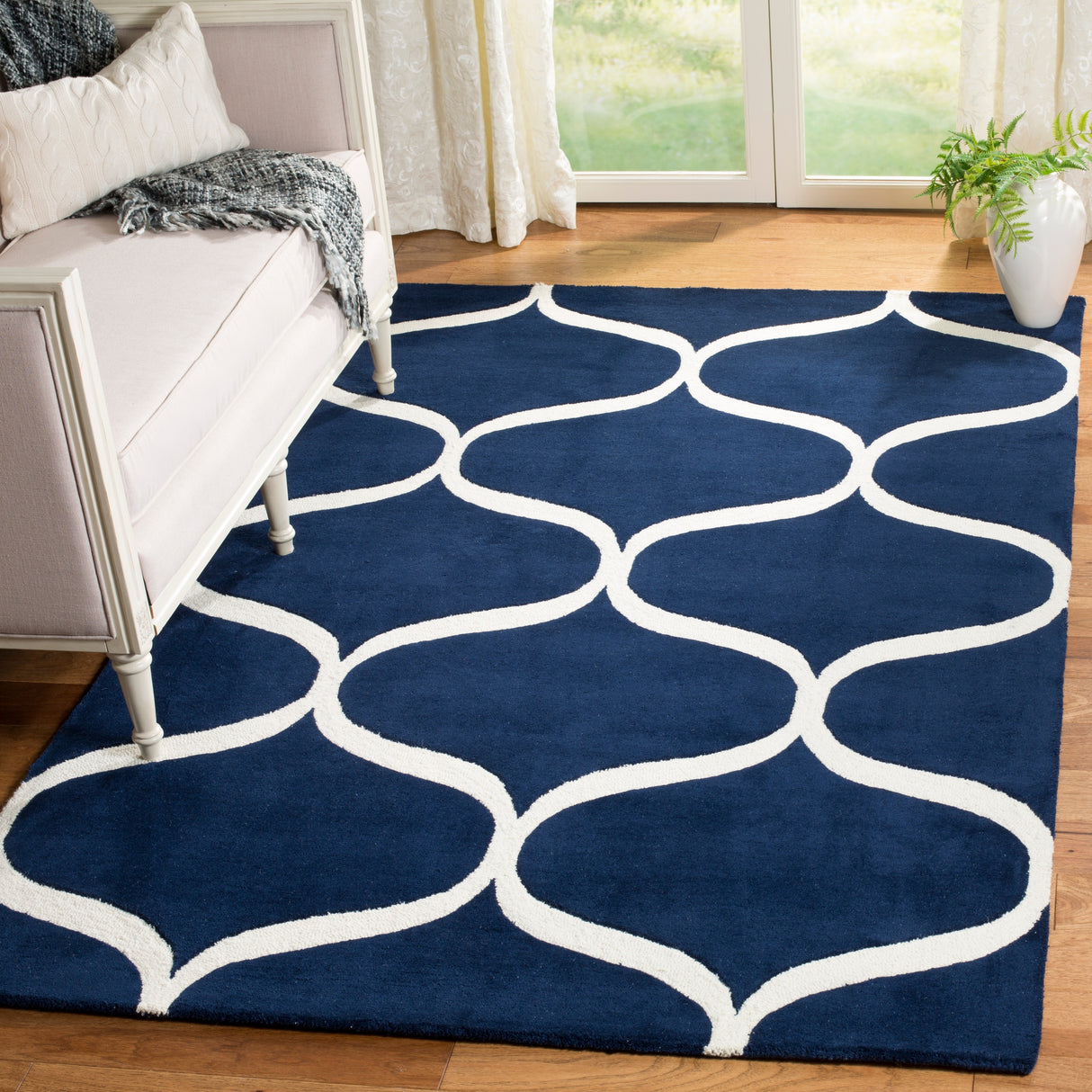 SAFAVIEH Handmade Cambridge Nenka Modern Wool Rug