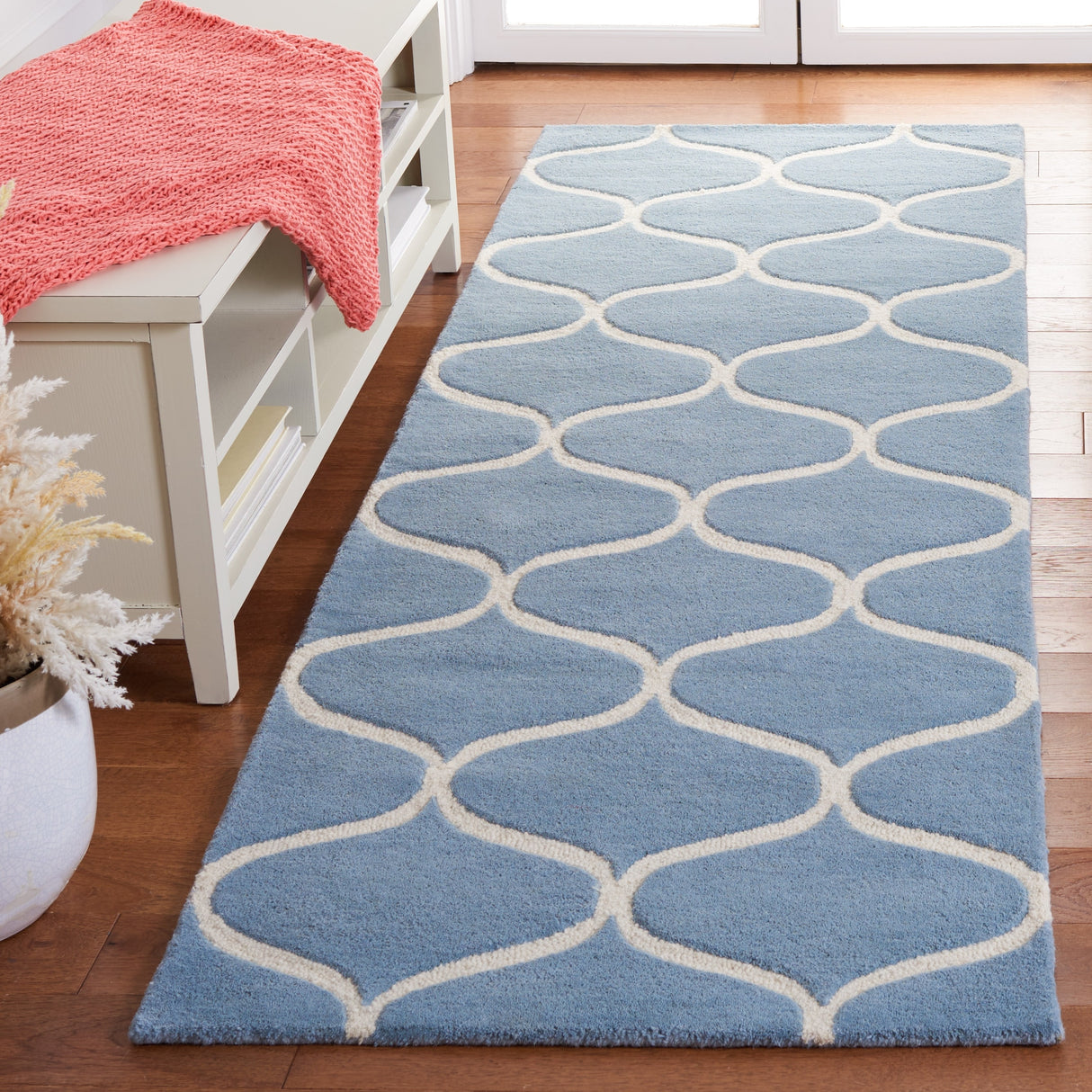 SAFAVIEH Handmade Cambridge Nenka Modern Wool Rug