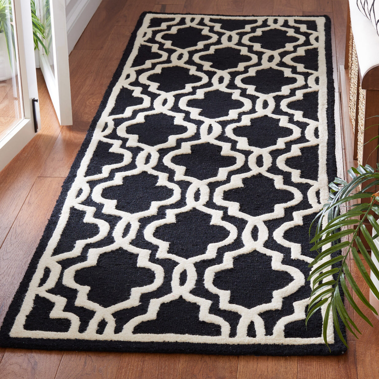 SAFAVIEH Handmade Cambridge Philine Geometric Wool Rug