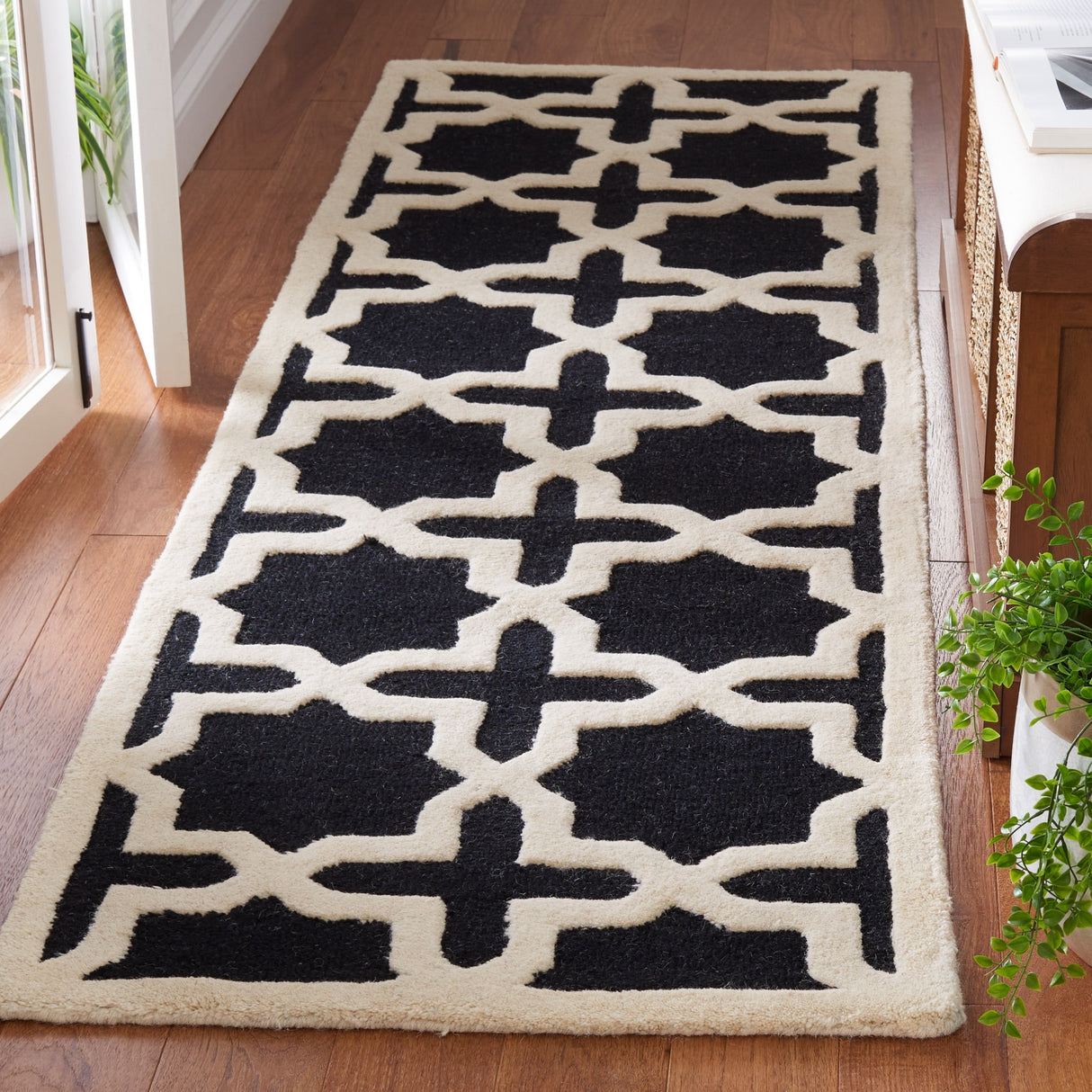 SAFAVIEH Handmade Cambridge Remedios Geometric Wool Rug