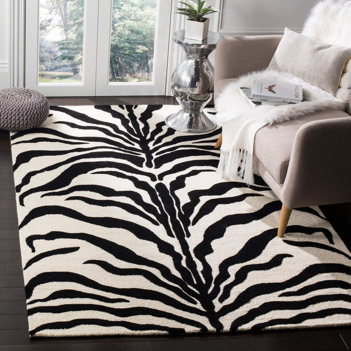 SAFAVIEH Handmade Cambridge Rikey Animal Print Wool Rug