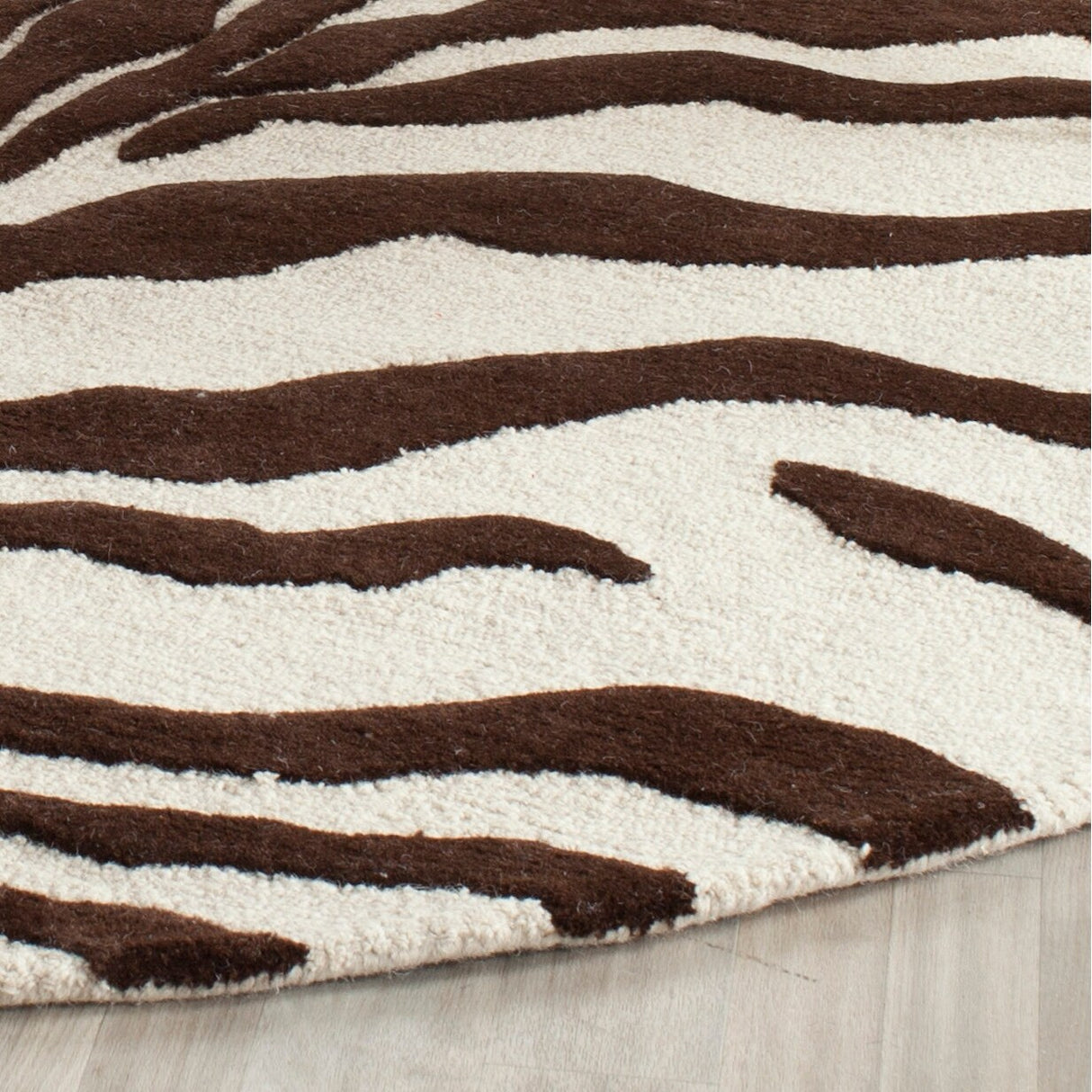 SAFAVIEH Handmade Cambridge Rikey Animal Print Wool Rug