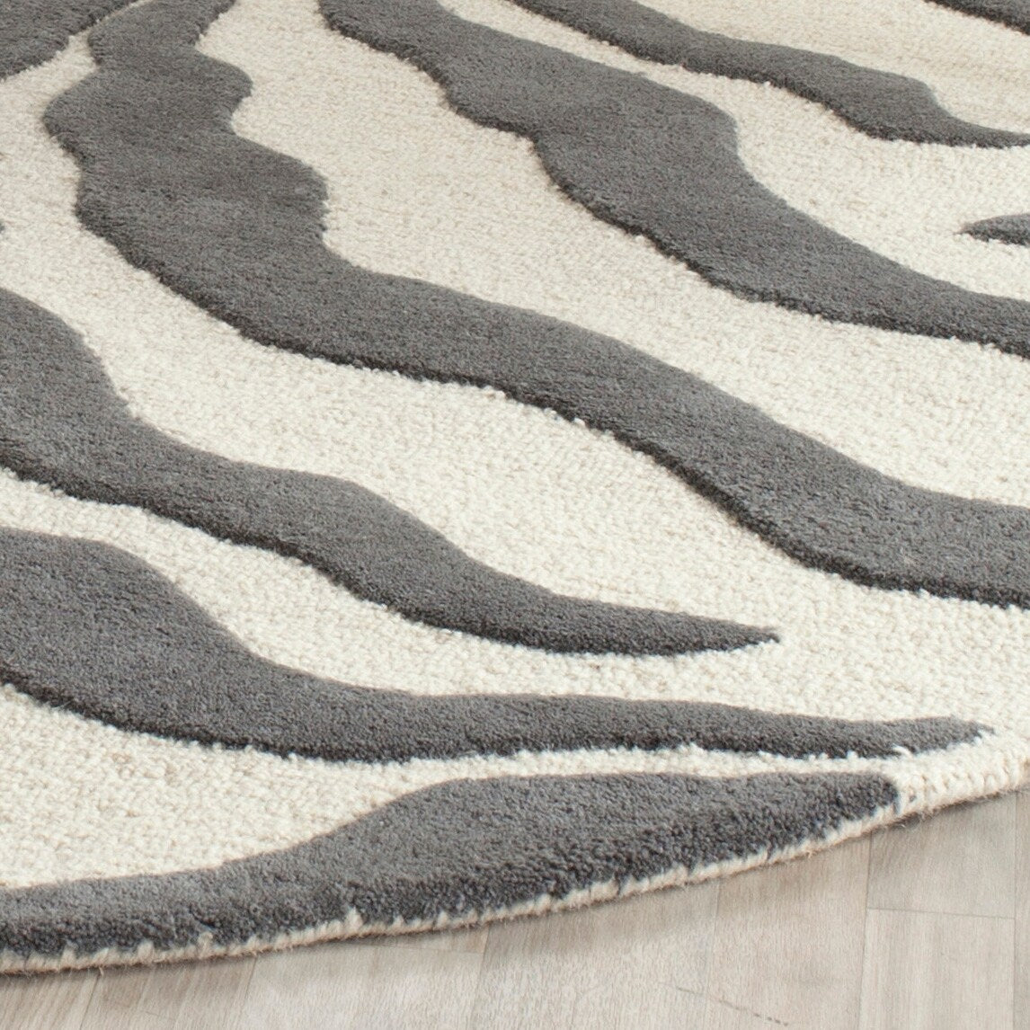 SAFAVIEH Handmade Cambridge Rikey Animal Print Wool Rug