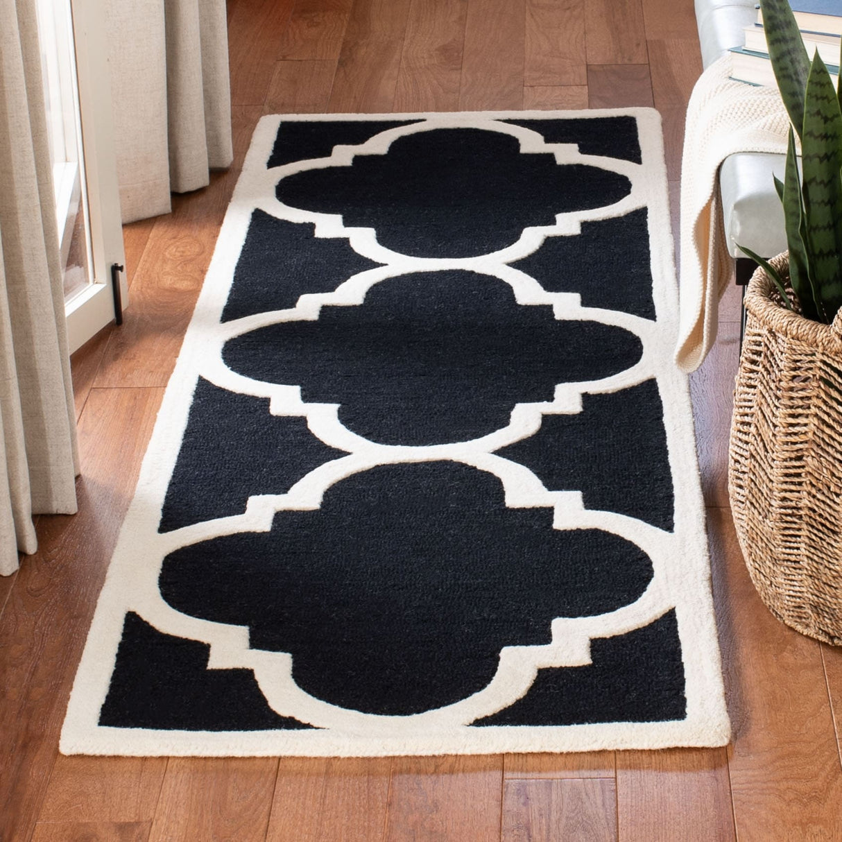 SAFAVIEH Handmade Cambridge Rosy Modern Moroccan Wool Rug