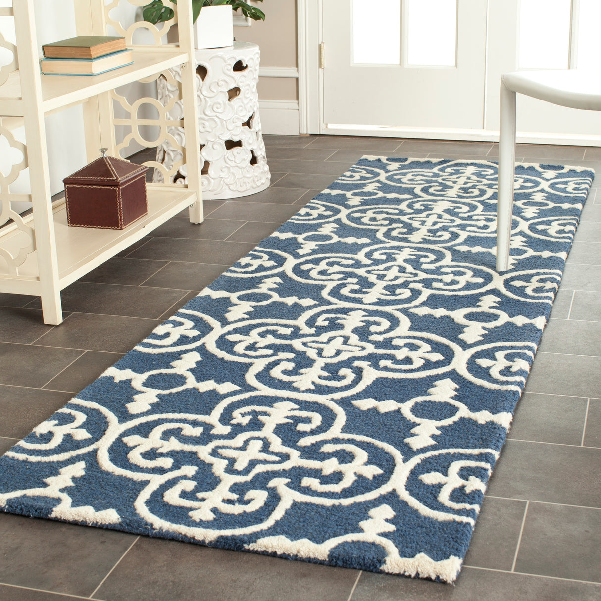 SAFAVIEH Handmade Cambridge Shigemi Modern Wool Rug