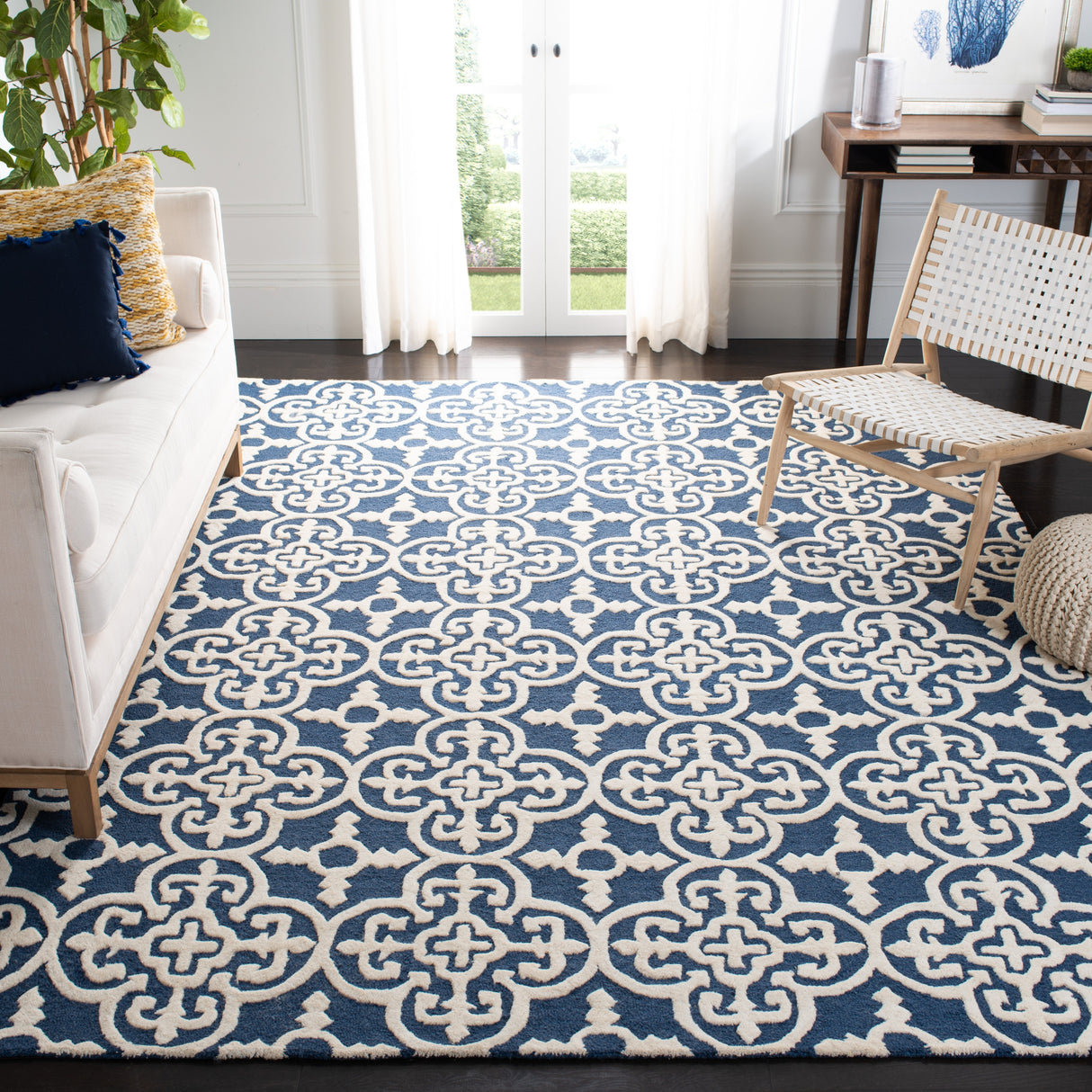 SAFAVIEH Handmade Cambridge Shigemi Modern Wool Rug