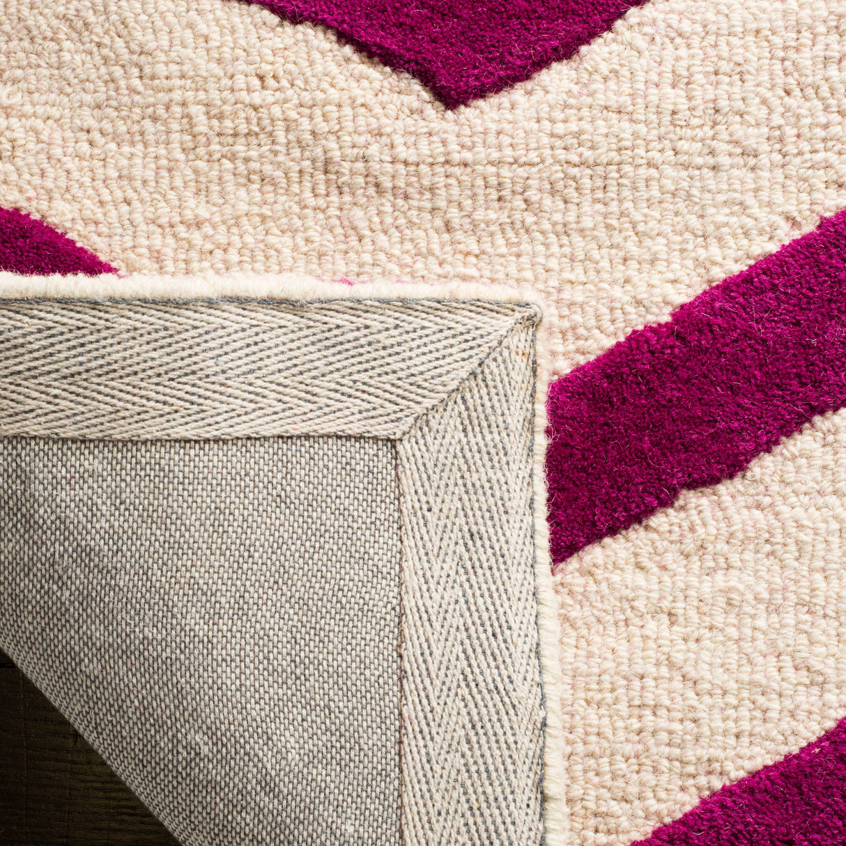 SAFAVIEH Handmade Cambridge Terttu Chevron Wool Rug