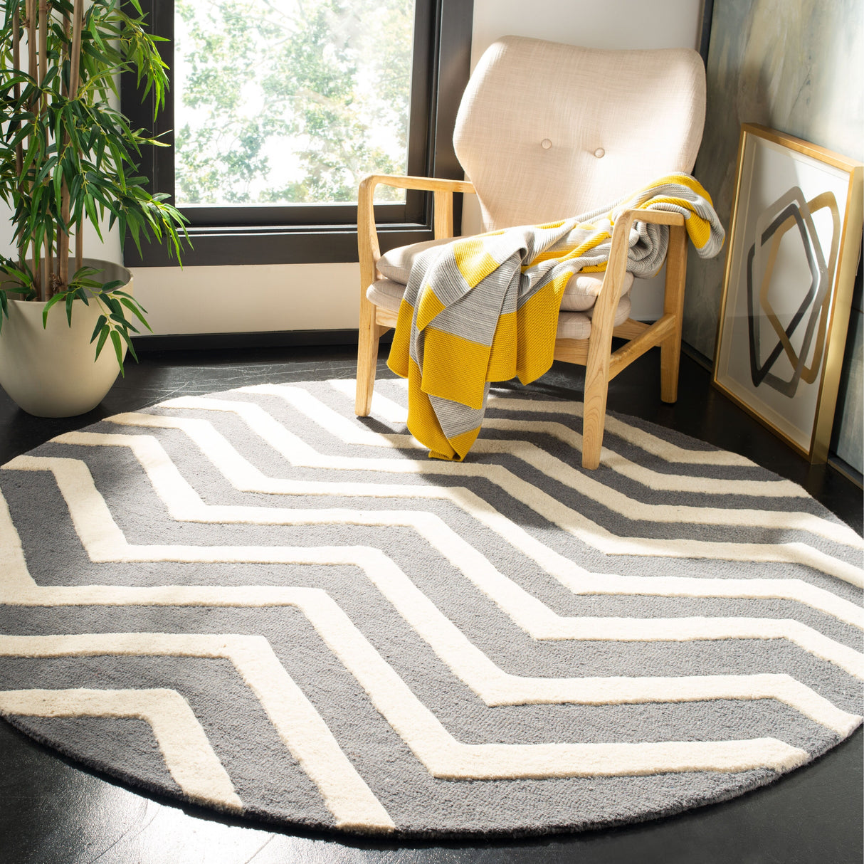 SAFAVIEH Handmade Cambridge Terttu Chevron Wool Rug