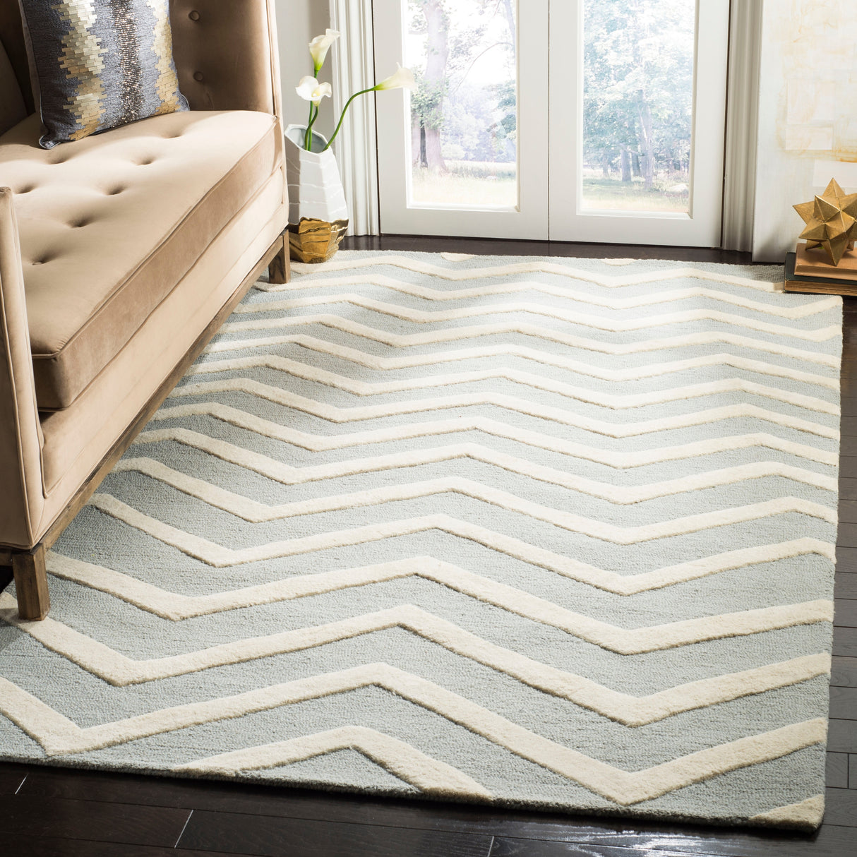 SAFAVIEH Handmade Cambridge Terttu Chevron Wool Rug