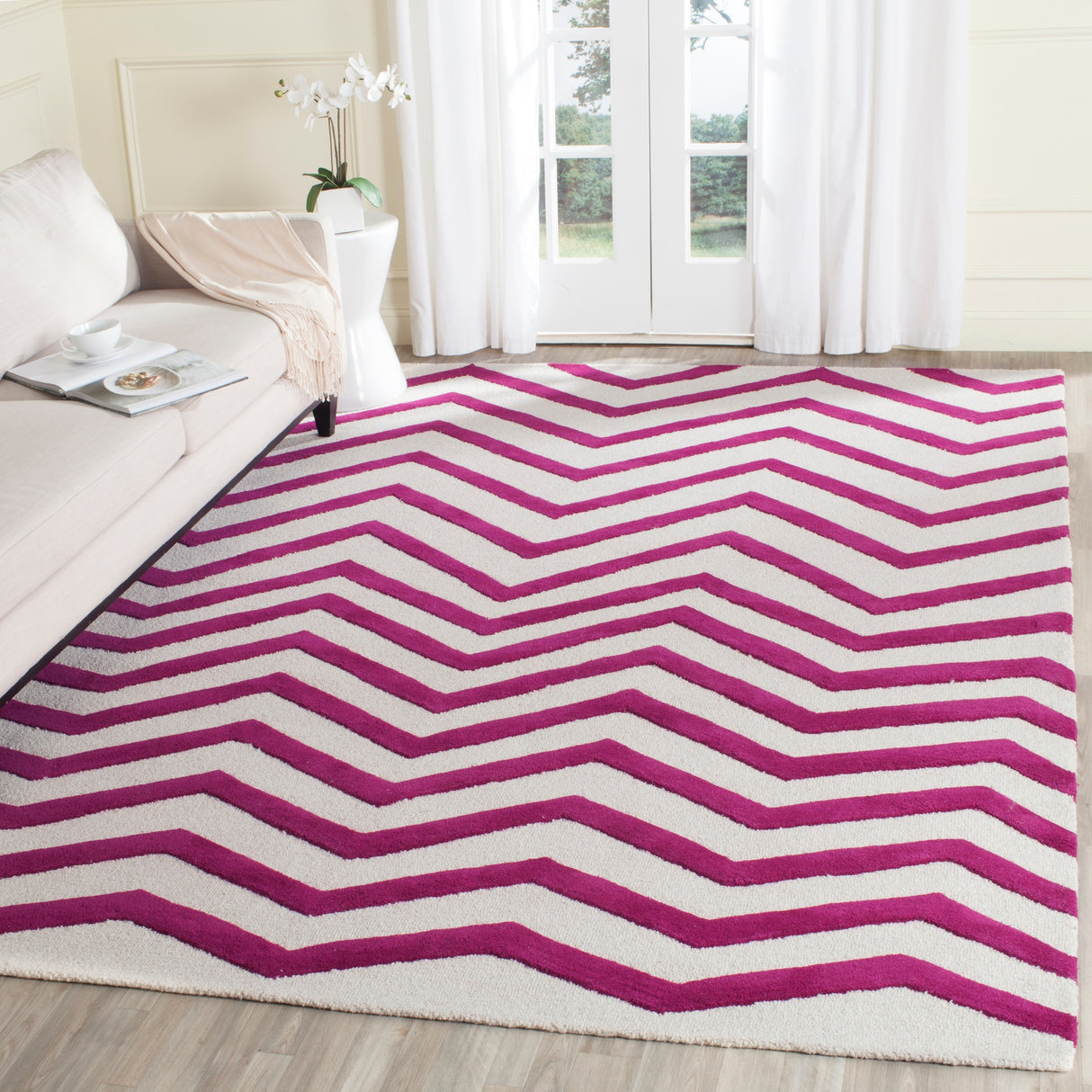 SAFAVIEH Handmade Cambridge Terttu Chevron Wool Rug