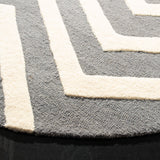 SAFAVIEH Handmade Cambridge Terttu Chevron Wool Rug