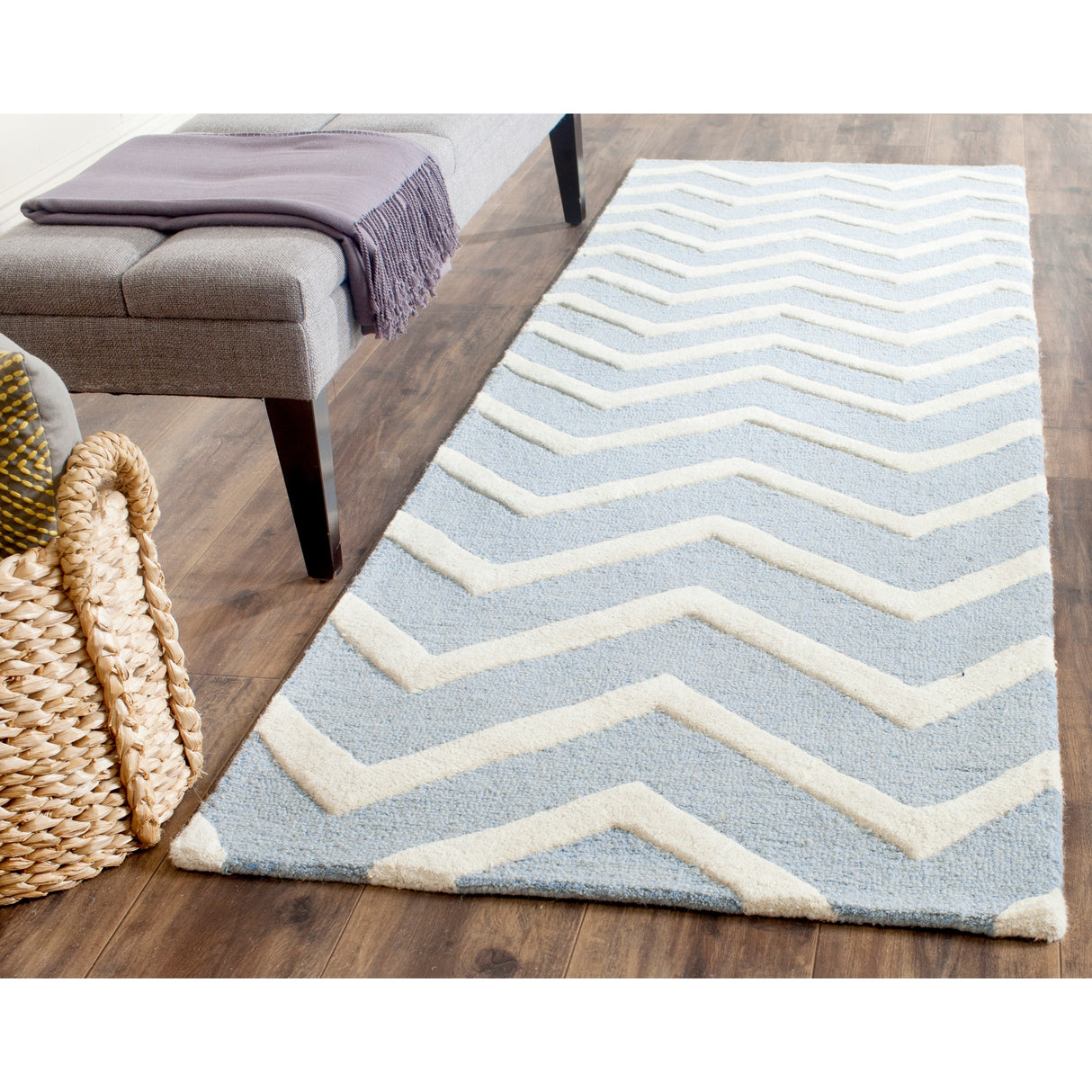 SAFAVIEH Handmade Cambridge Terttu Chevron Wool Rug