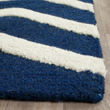 SAFAVIEH Handmade Cambridge Terttu Chevron Wool Rug