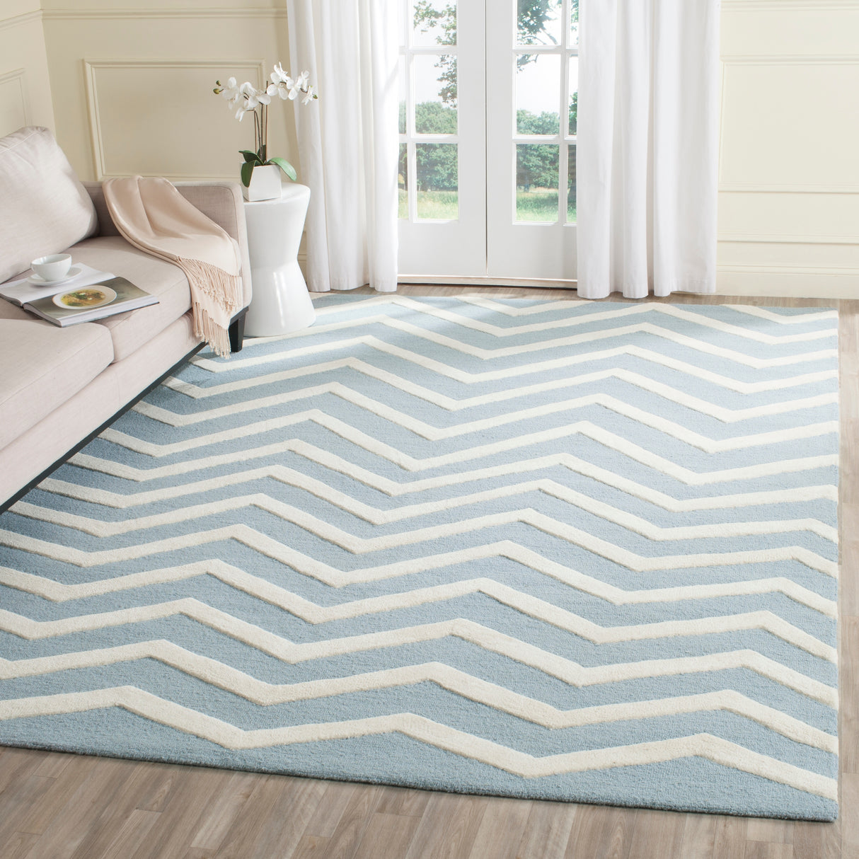 SAFAVIEH Handmade Cambridge Terttu Chevron Wool Rug