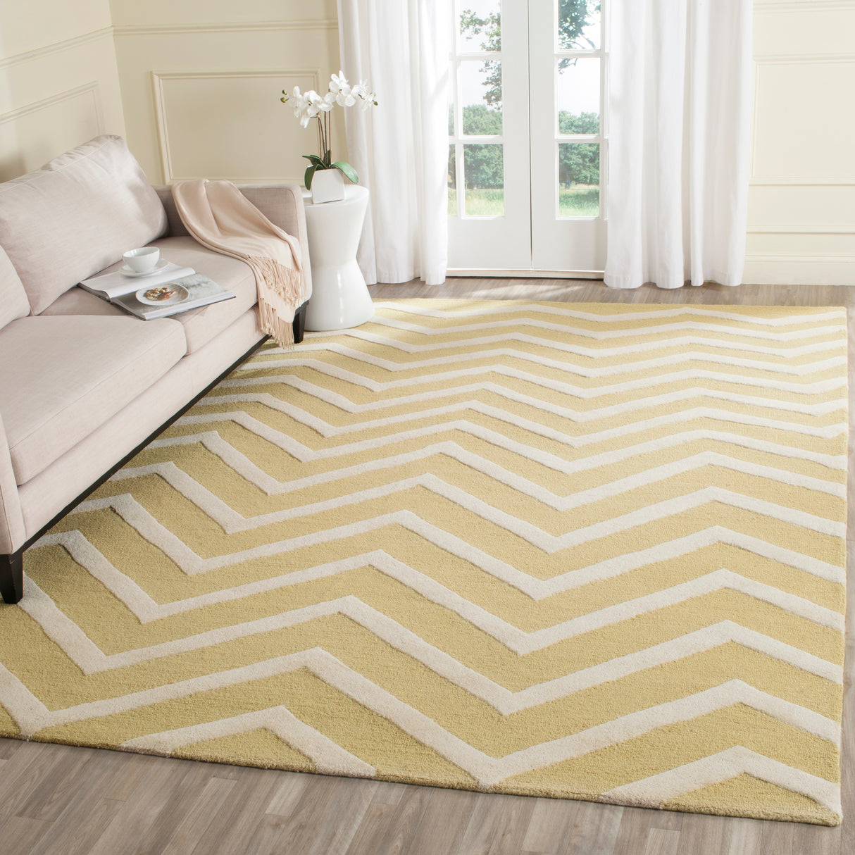 SAFAVIEH Handmade Cambridge Terttu Chevron Wool Rug