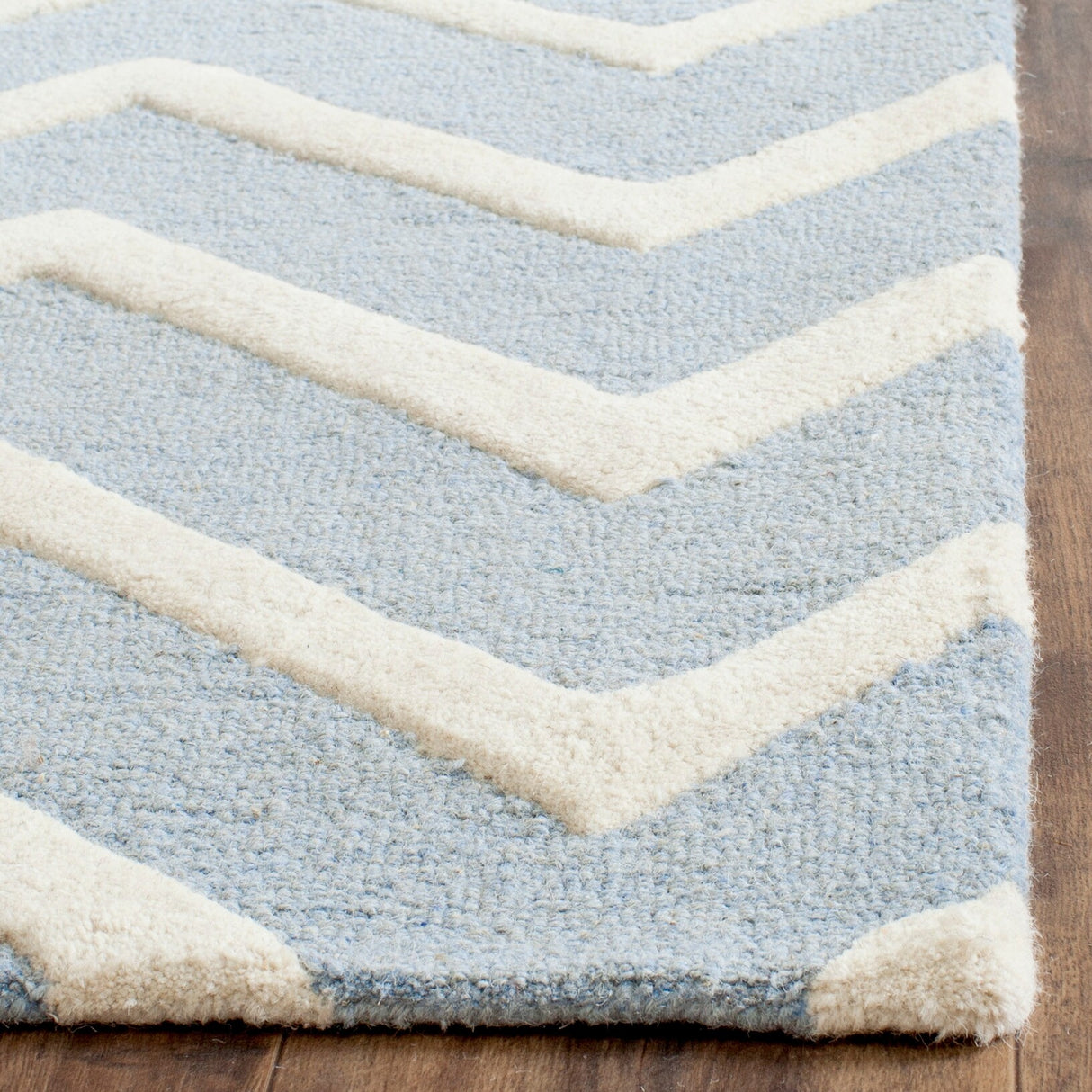 SAFAVIEH Handmade Cambridge Terttu Chevron Wool Rug