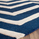 SAFAVIEH Handmade Cambridge Terttu Chevron Wool Rug