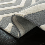 SAFAVIEH Handmade Cambridge Terttu Chevron Wool Rug