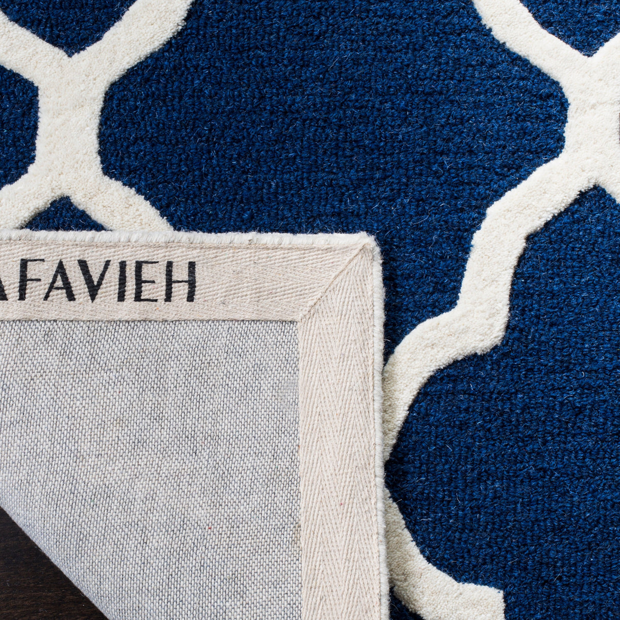 SAFAVIEH Handmade Cambridge Tinca Modern Moroccan Wool Rug