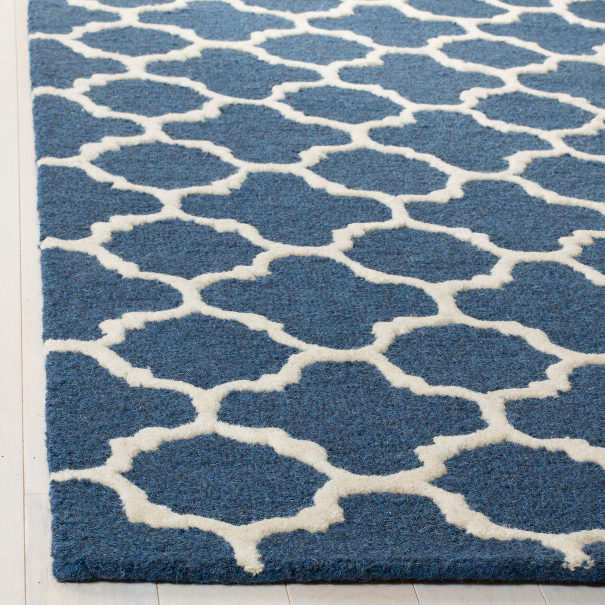 SAFAVIEH Handmade Cambridge Touria Modern Moroccan Wool Rug