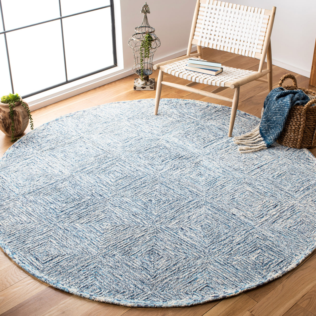 SAFAVIEH Handmade Capri Blathnaid Contemporary Wool Rug