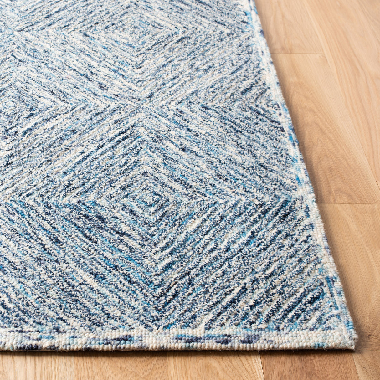 SAFAVIEH Handmade Capri Blathnaid Contemporary Wool Rug