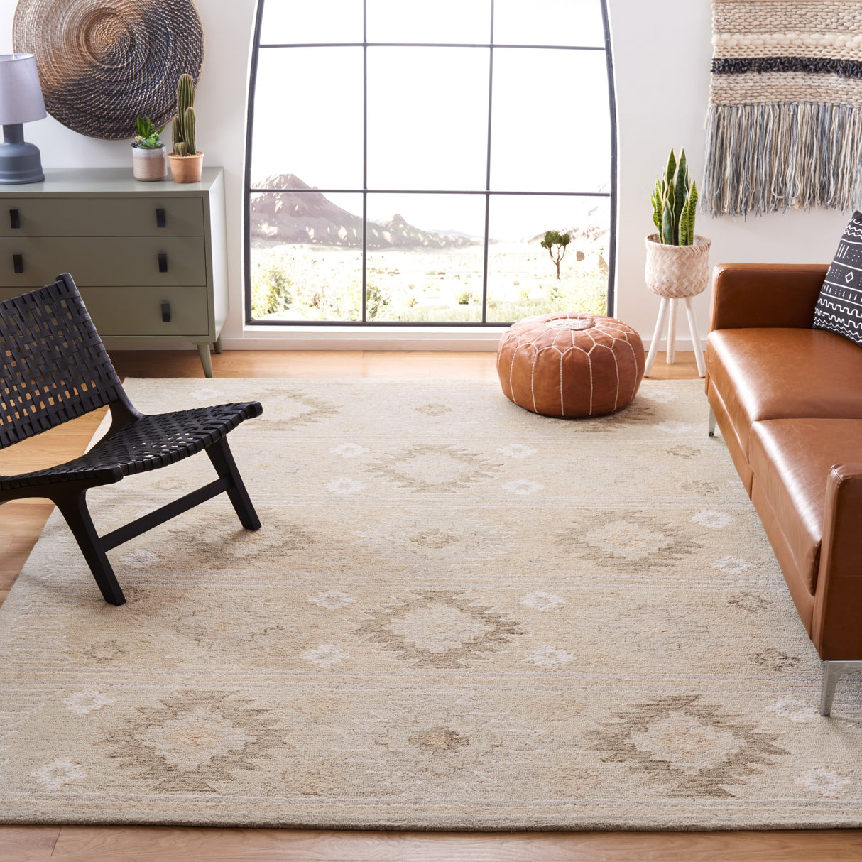 SAFAVIEH Handmade Capri Farideh Contemporary Wool Rug