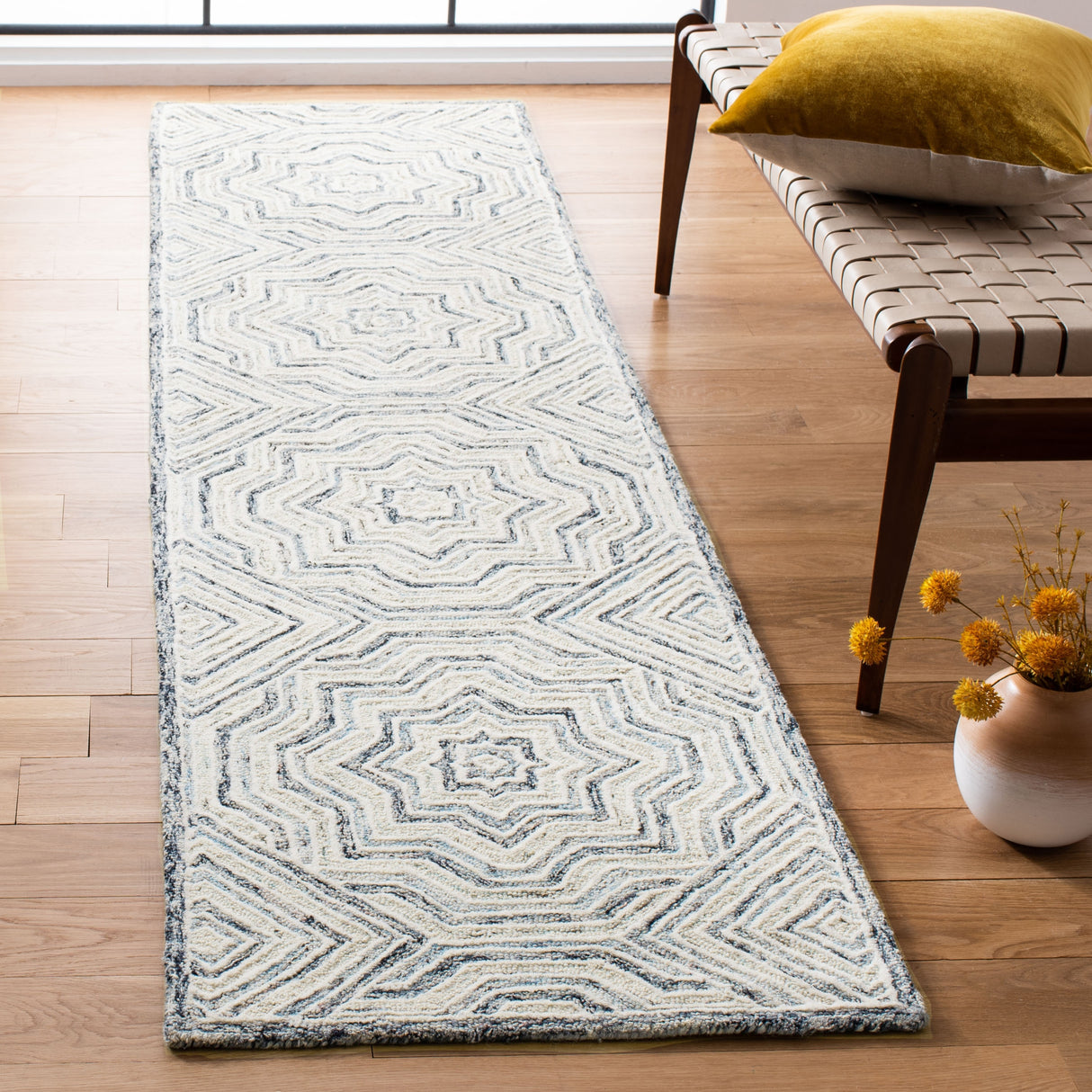 SAFAVIEH Handmade Capri Meleri Contemporary Wool Rug