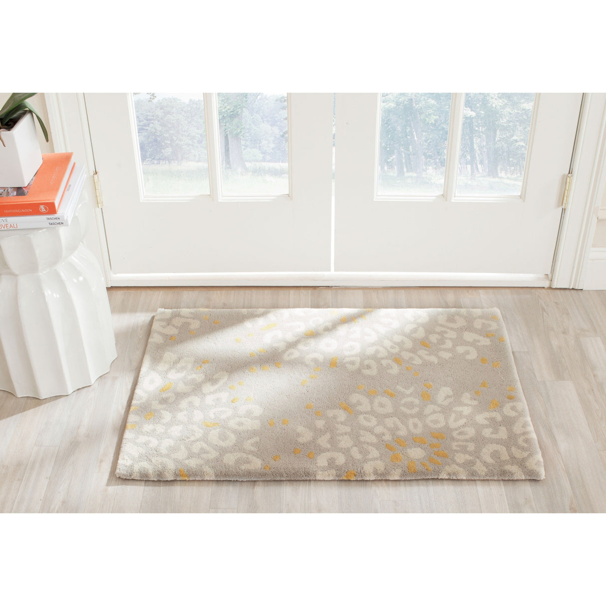 SAFAVIEH Handmade Capri Tatsyana Modern Wool Rug