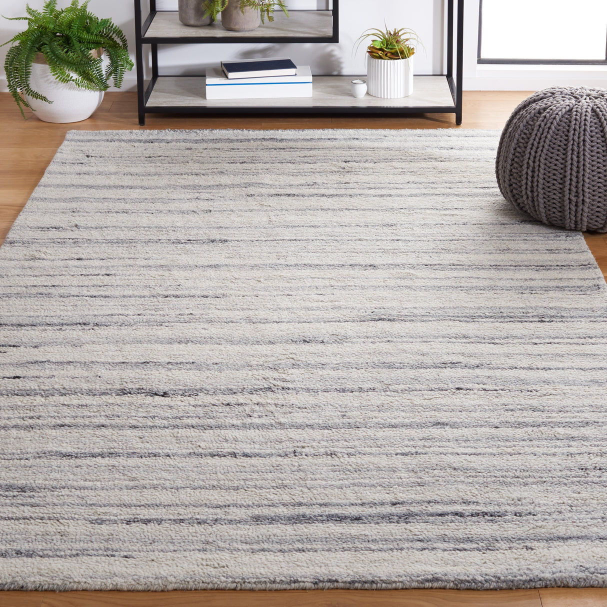 SAFAVIEH Handmade Casablanca Pierrine Wool Rug