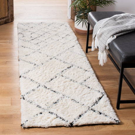 SAFAVIEH Handmade Casablanca Shag Albertdine Tribal Wool Rug