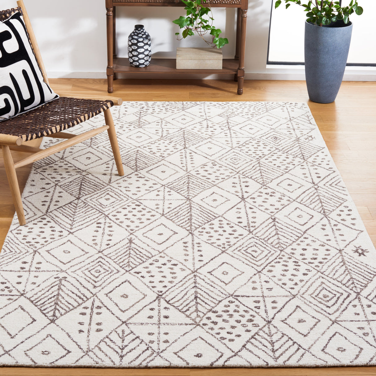 SAFAVIEH Handmade Casablanca Shag Crisitina Boho Wool Rug