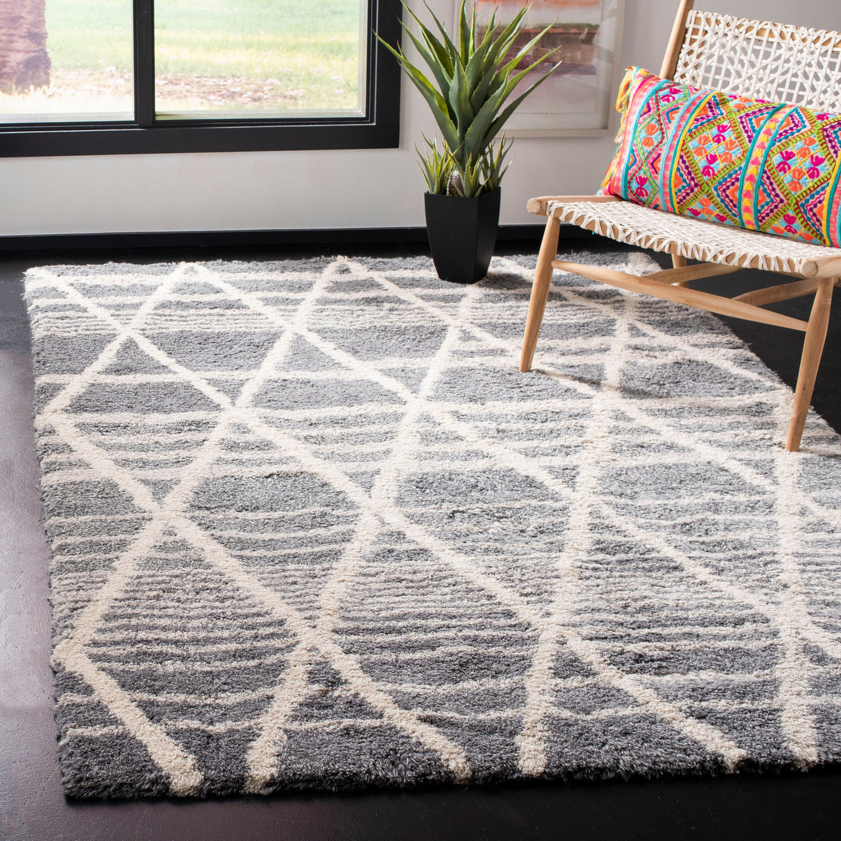 SAFAVIEH Handmade Casablanca Shag Jale Tribal Wool Rug